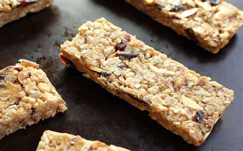 This Low-Sugar Granola Bar Recipe Will Change Your Snack Routine | Low sugar granola bars, Low ...