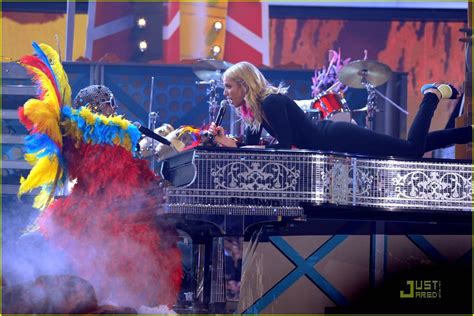 Gwyneth Paltrow: 'Forget You' Grammy Performance with Cee Lo Green!: Photo 2519467 | 2011 Grammy ...