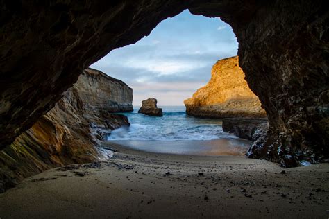 Discover Shark Fin Cove (Shark Tooth Beach)