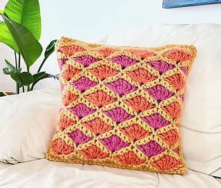 Ravelry: Mermaid Kisses Pillow pattern by Linda Maria