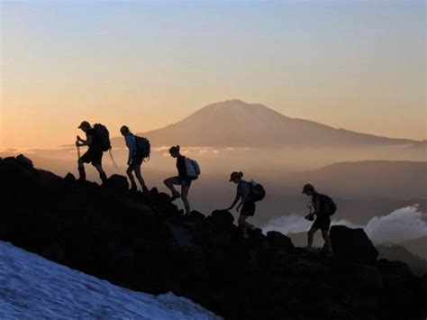 5 Jalur Pendakian Gunung Lawu, Nomor 2 Paling Hits dan Cepat!