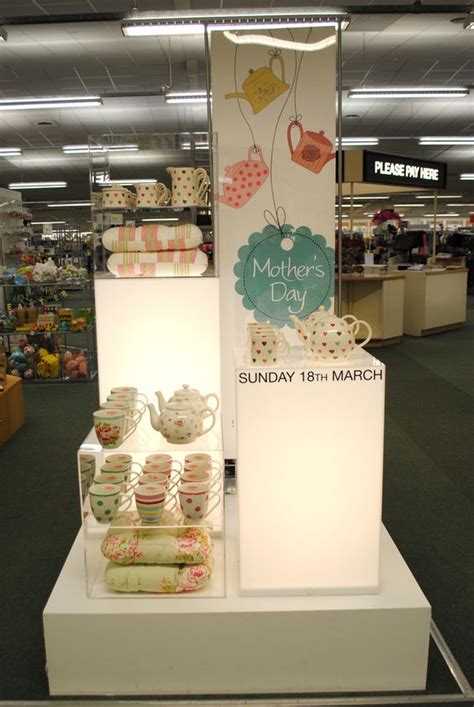 10 Creative Examples Of Retail Visual Merchandising - Deputy