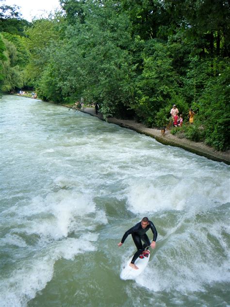 ItBoy in München: Surfing in the English Garden