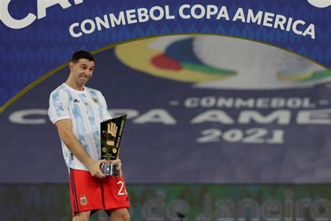 (Video) Aston Villa goalkeeper Emiliano Martínez dedicates the Copa America final victory to all ...