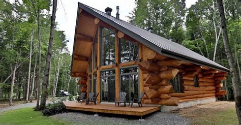 The Bazinet log house is a beautifully crafted log house design that shows you don't have to ...