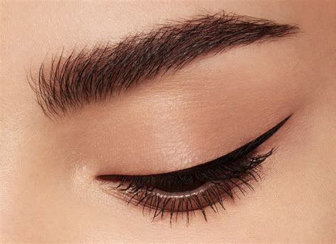 Eyeliner 101: How to Do the Perfect Cat Eye