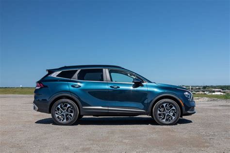 Is the 2023 Kia Sportage Hybrid a Good SUV? 6 Pros and 4 Cons | Cars.com