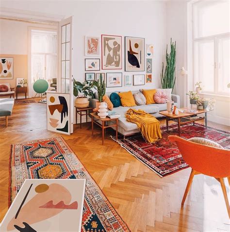 Bohemian Living Room decorations with lots of colors and wall art gallery | Living room decor ...