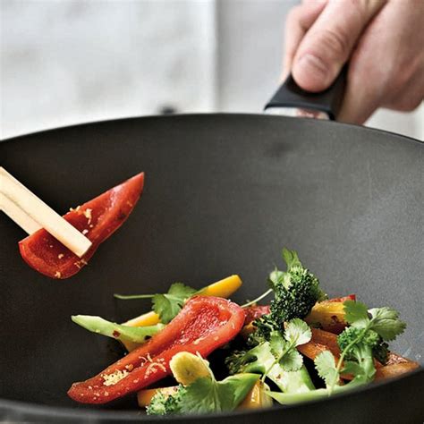 Scanpan Classic Wok 32cm - Bunnings Australia