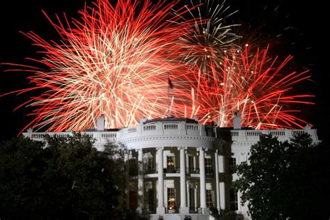 "The canvas we have is the sky": Fireworks, explained by a pro - Vox