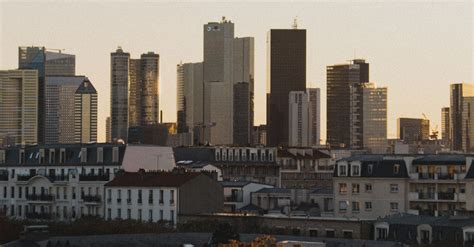 City Skyline Under Gray Sky · Free Stock Photo