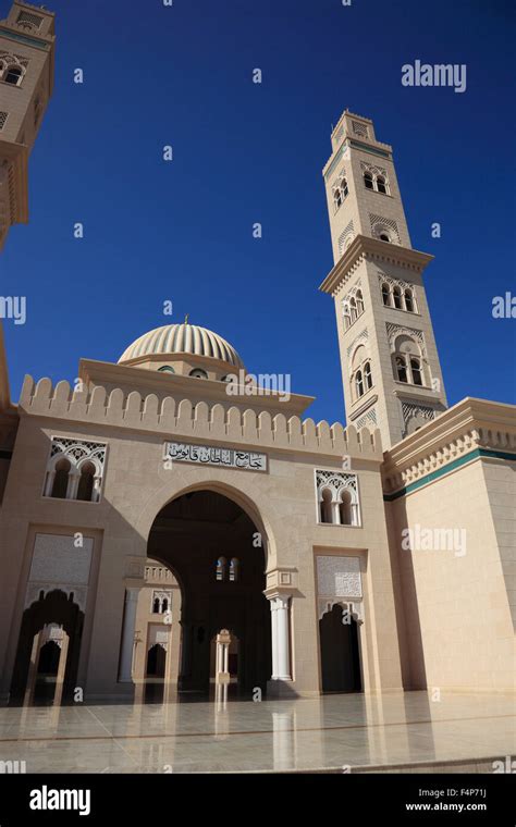 Mosque of Bahla. The oasis town of Bahla is one of the oldest king's towns of Oman Stock Photo ...