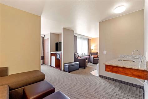 Comfort Suites Burlington Burlington, Iowa, US - Reservations.com