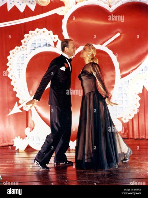 FRED ASTAIRE, MARJORIE REYNOLDS, HOLIDAY INN, 1942 Stock Photo - Alamy