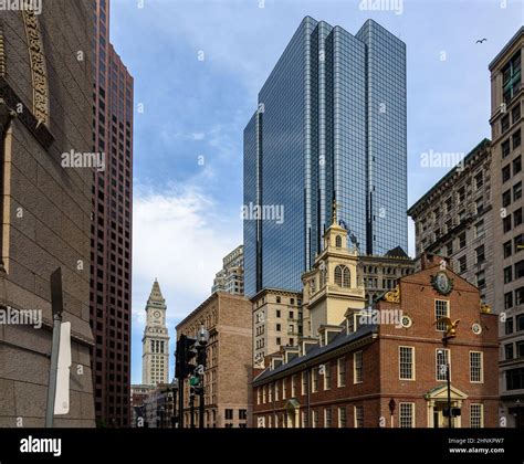 Old State House and Custom House in old town of Boston Stock Photo - Alamy