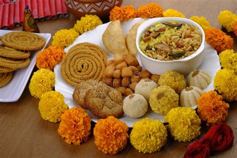 Diwali Snacks Diwali Faral, Diwali Special Sweet and Salty Snacks, Festival Snacks from ...