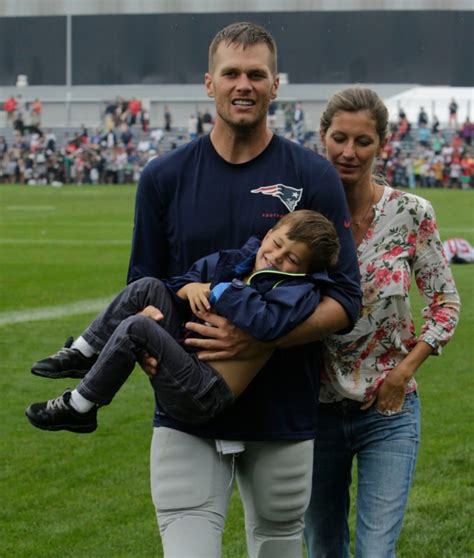 Tom Brady: Cutest Family Photos Of His Kids Vivian & More – Hollywood Life