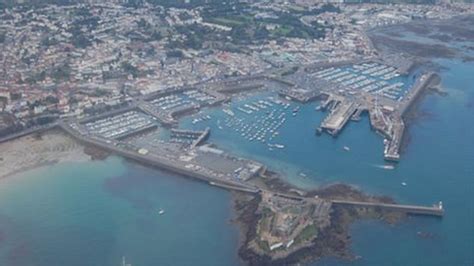 Guernsey harbour director role to be created - BBC News