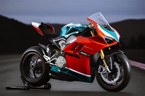 *LEAKED* 2024 Ducati Panigale V4 R - What's Coming? - Motorcycle Overview