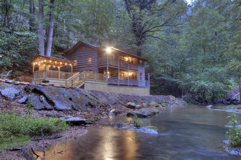 Pigeon Forge Cabin - Waterfall's Edge - 3 Bedroom - Sleeps 8 - Bunk Beds - Fire Pit