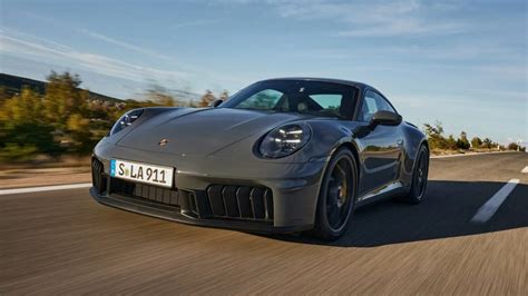 The first-ever road-going hybrid Porsche 911 debuts with 532 horsepower ...