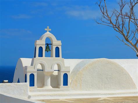 Exploring the hiking trails of Santorini - Ariana Suites