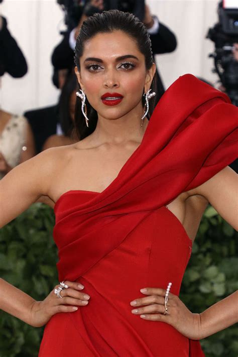 Deepika Padukone was ‘told to get a boob job’ to score movie roles ...