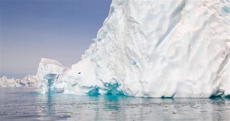 Killer Whales Borrow Icebergs in Rare Footage for TV Miniseries