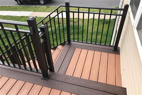 Gallery | Custom curved deck with aluminum railings - Picture 7557 | Decks.com