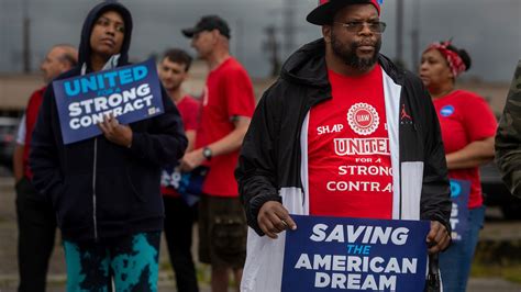 UAW strike strategy: Experts weigh impact on solidarity, worker pay