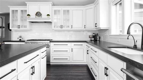 What Color Backsplash With White Cabinets And Black Countertops | Storables