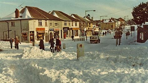 Snow in Wales: Remembering 1981's white Christmas - BBC News