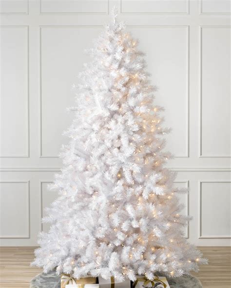 5 Gorgeous White Christmas Trees | Christmas 2020 Trend