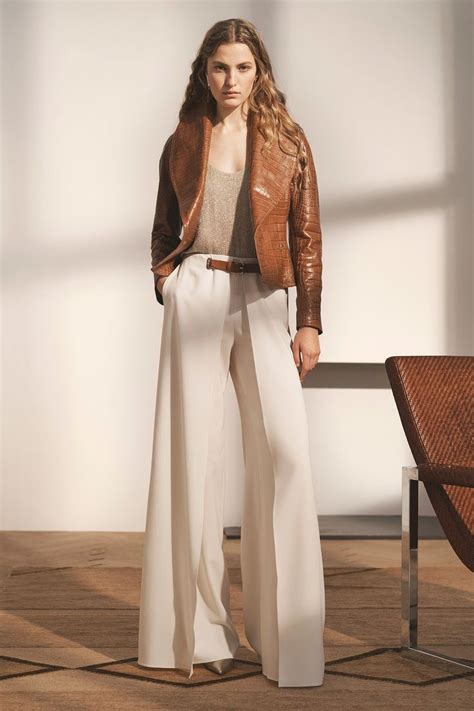 Ralph Lauren Pre-Fall 2020 Fashion Show | Marlenehose outfit, Frau stil