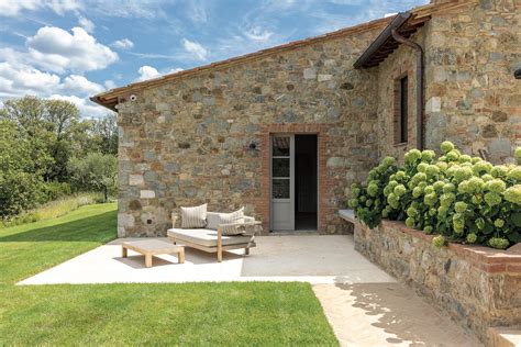 Stay at This Italian Farmhouse Restored Into a Contemporary Retreat in the Tuscan Hills ...