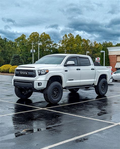 View build 6 Inch Lifted 2014 Toyota Tundra 4WD | Rough Country