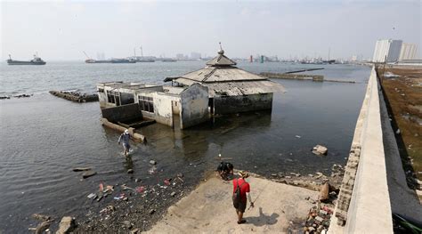 Indonesia's leader says sinking Jakarta needs giant sea wall | Inquirer News