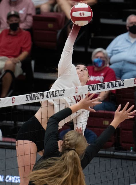 Women’s volleyball to begin Pac-12 play against California