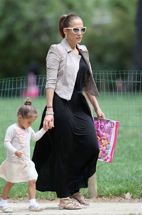 Jenifer Lopez with her cute daughter #Celebrity #Fashion #Kids (With ...