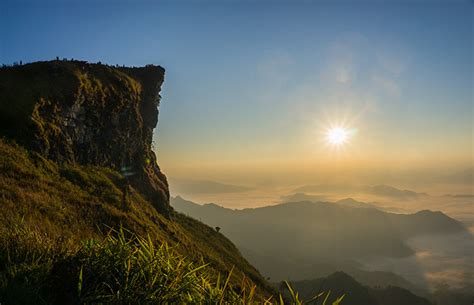 Phu Chi Fa: The Best Sunrise Spot in Thailand? - Jonistravelling