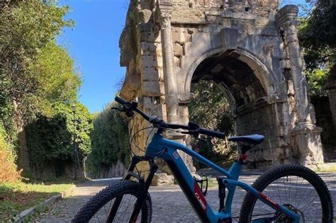 Private E-bike Tour of Via Appia, Catacombs and Aqueducts