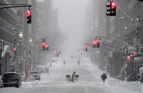 New York Snow Entered Record Books as City Dug Out - Bloomberg