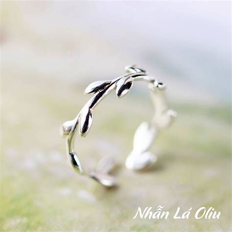 Nhẫn lá Oliu - 150k - #freeship #nhẫn #rings💍 #pnj #bạc #nhẫnbạc | Silver rings simple, Gold ...