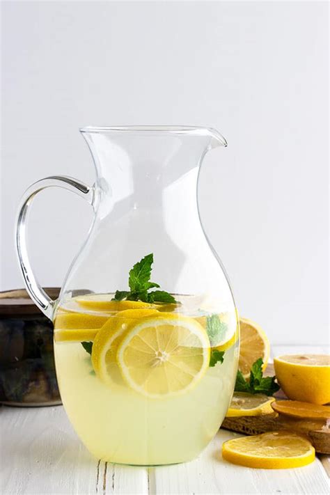 Homemade Whiskey Lemonade - Cooks with Cocktails