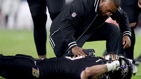 Mark Andrews injury latest as Baltimore Ravens star limps out of ...