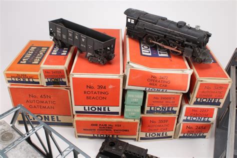 Lionel O-Gauge Train Set with 027 Track and Accessories, circa 1946 | EBTH