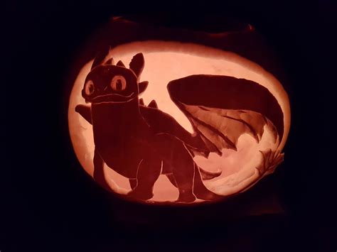 Toothless pumpkin carving : httyd