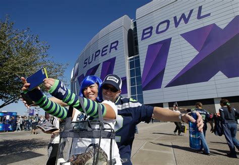 Fun Fans of the Super Bowl Photos | Image #41 - ABC News