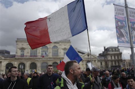 Violent French pension protests erupt as 1M demonstrate - WTOP News