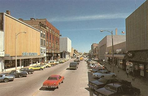 A view of Washington Street in downtown Bay City...probably in the 70's. | Bay city, Bay city ...